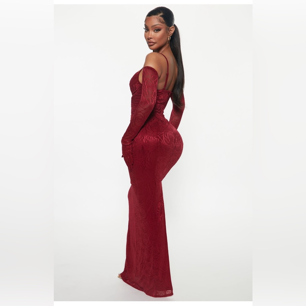 Burgundy long  dress - fashion nova - Picture 4 of 4